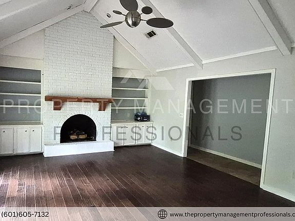 4th image of 1102 Martin Dr