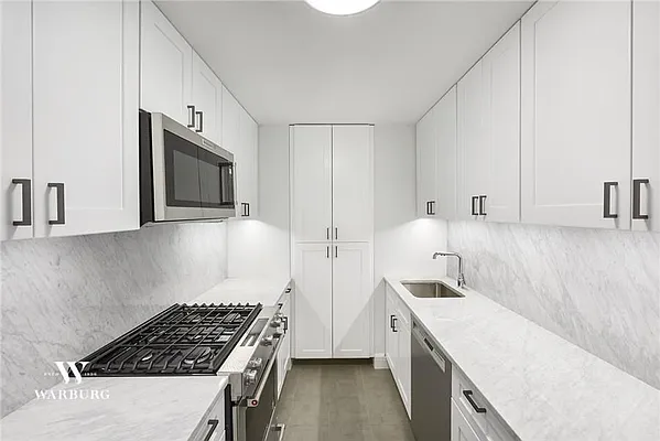 Sold by Warburg | media 13