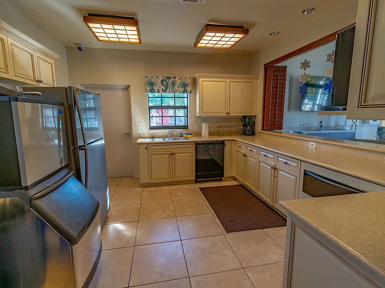 5610 Cape Harbour Dr #201 — Photo 41
