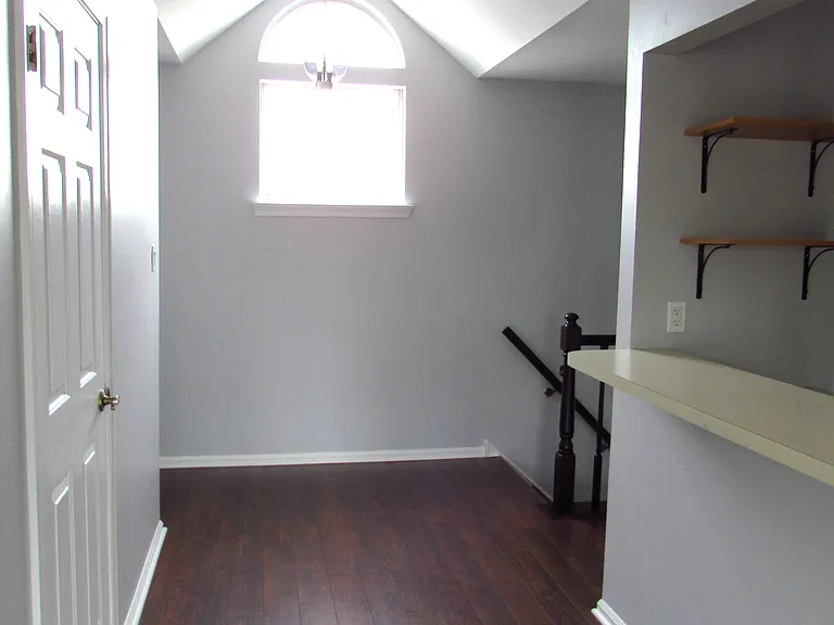 79 Portsmouth Ct — Photo 4