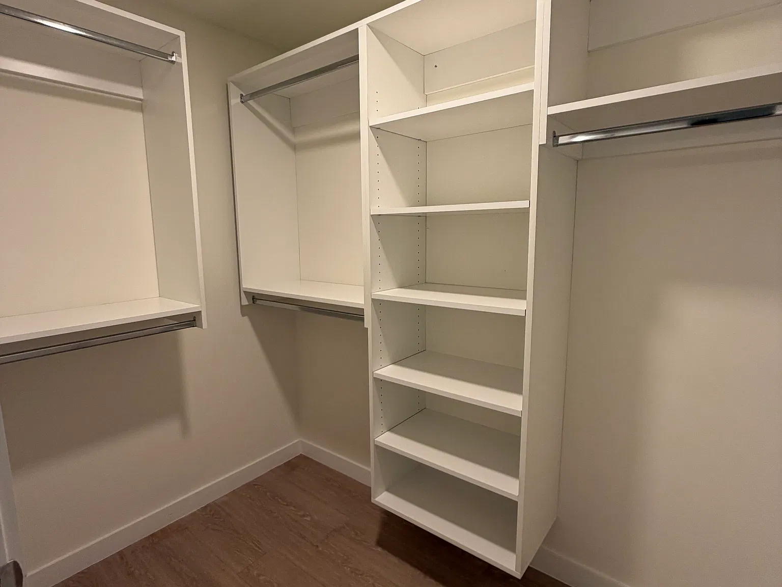 2 bed, 1010 sqft, $2,612 — Photo 4