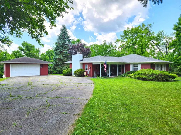 851 E County Line Rd, Springfield, OH 45502