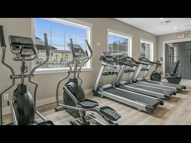 240 Pasadena Dr — Photo 37