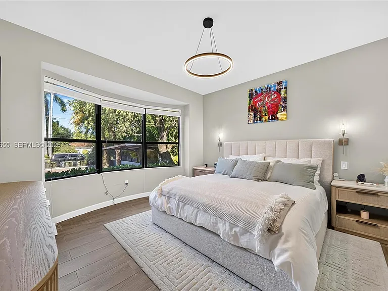 460 W Dilido Dr — Photo 18