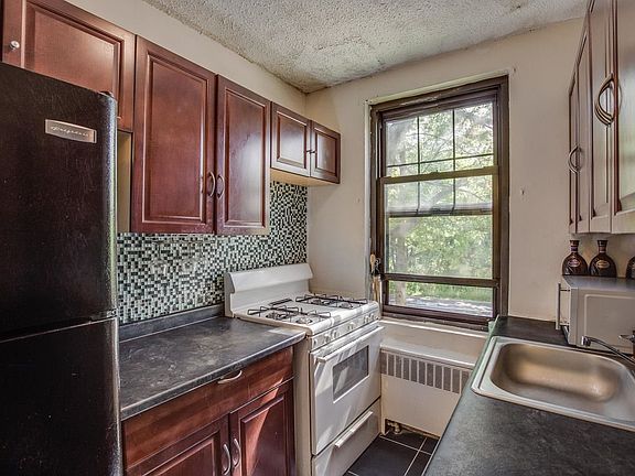 5th image of 7009 Park Dr E #B