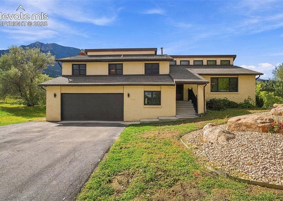 1st image of 425 Roxbury Cir