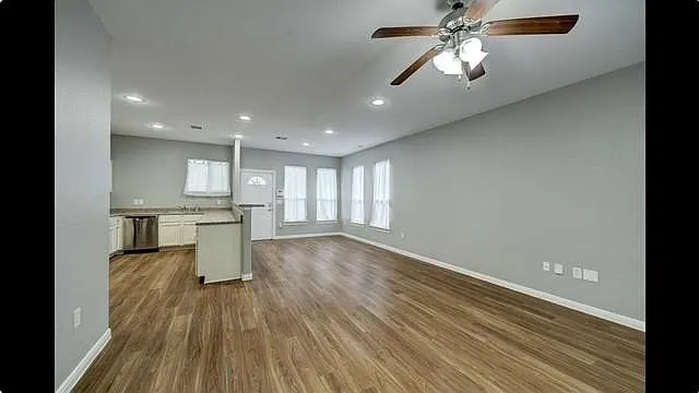 5215 Kingsbury St — Photo 6