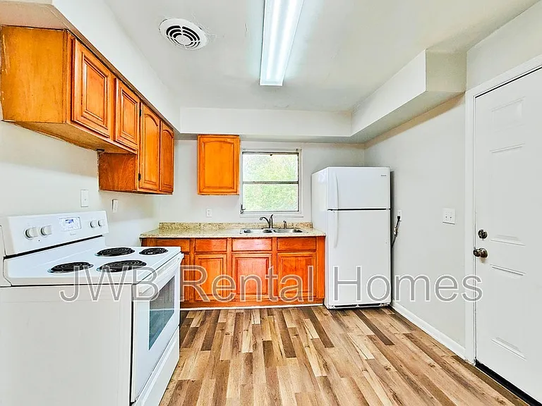 2321 Kinwood Ave — Photo 2
