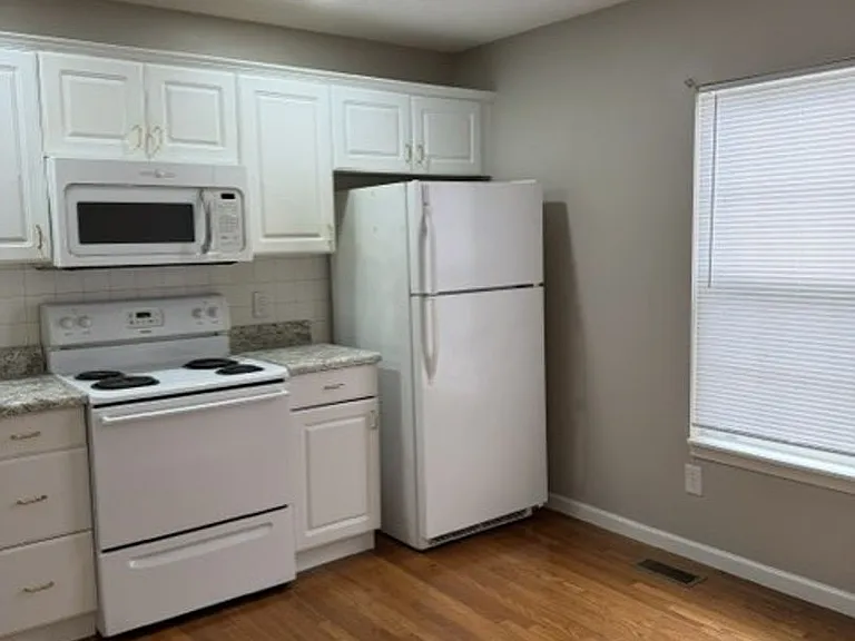 175 E Grande Ave #8 — Photo 4