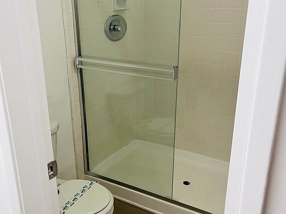 5th image of 537 N El Molino Ave APT 11
