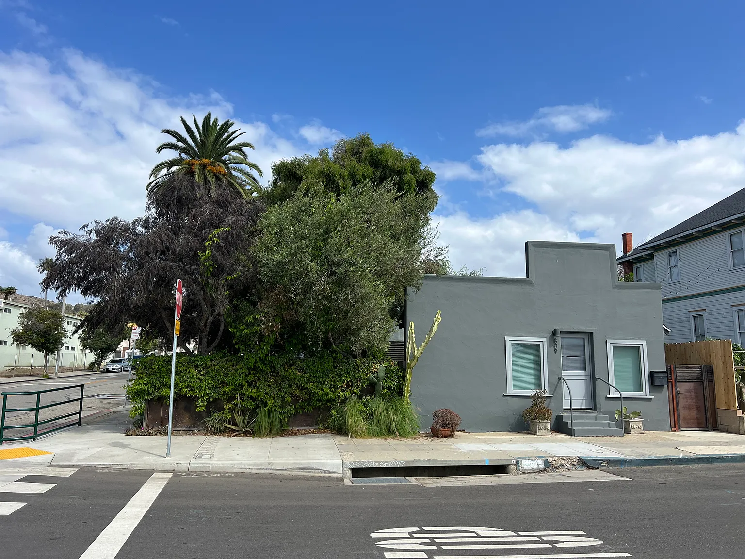 Studio, 580 sqft, $3,250 — Photo 2