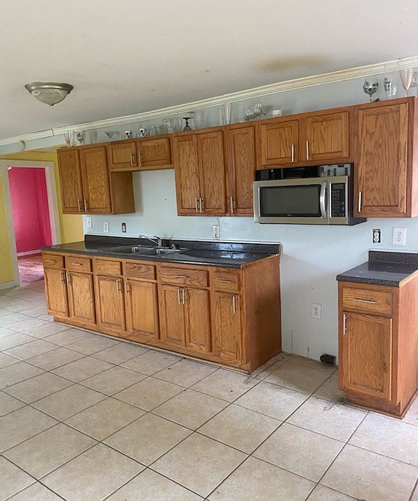 2nd image of 210 Jolivet St