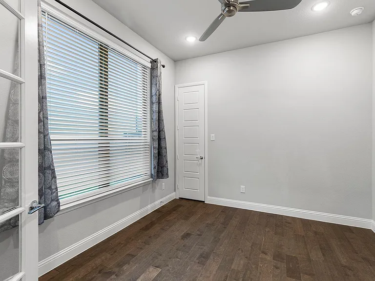 4123 Curtiss Dr — Photo 17