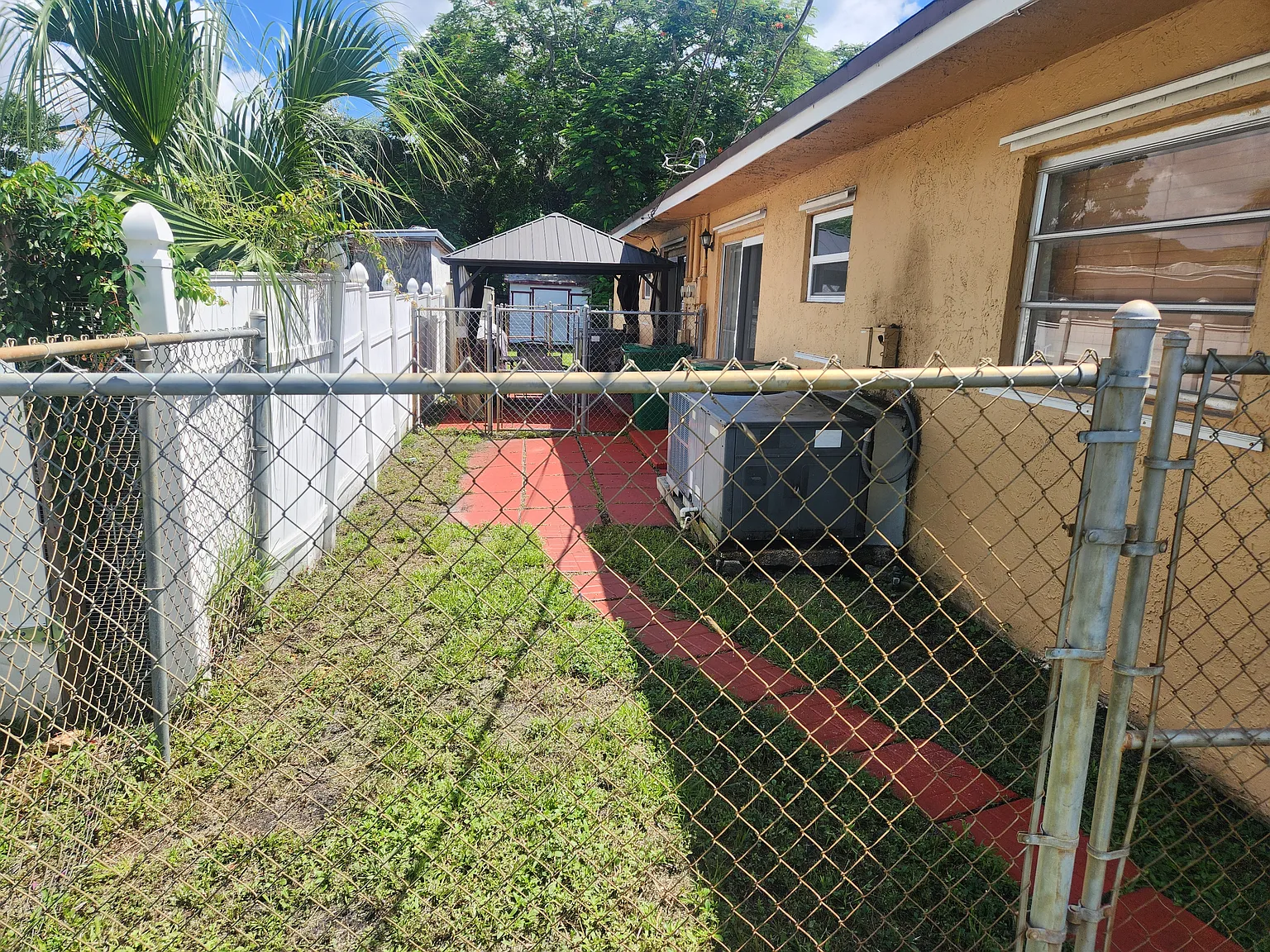 2 bed, 800 sqft, $2,100 — Photo 3