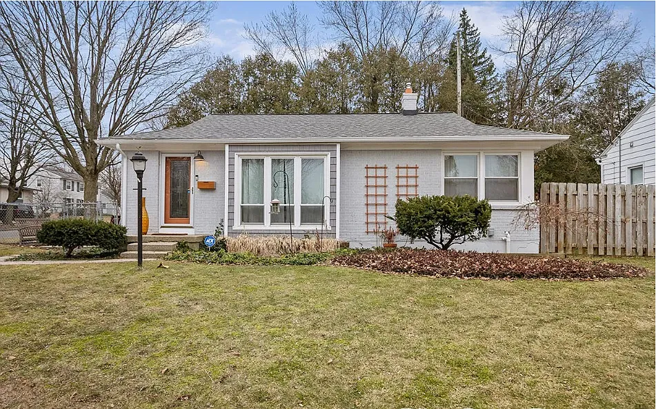 2258 Audobon Dr SE photo 1