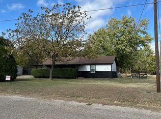 8209 Happy Trl, Alvarado, TX 76009