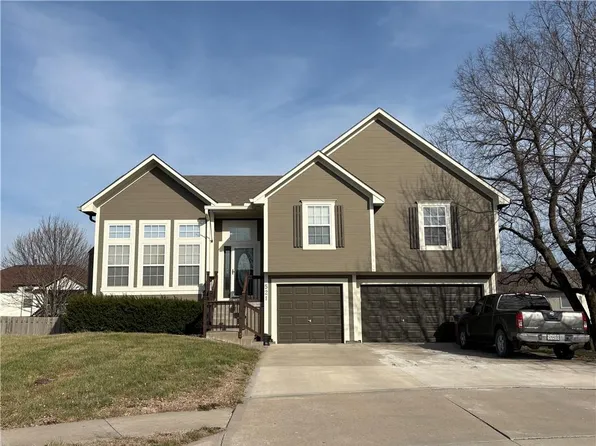 521 Cedar Falls Ct, Raymore, MO 64083