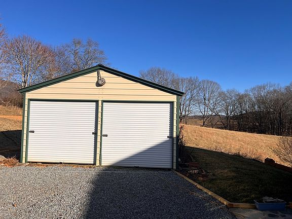 4th image of 51 Old Pike Ln