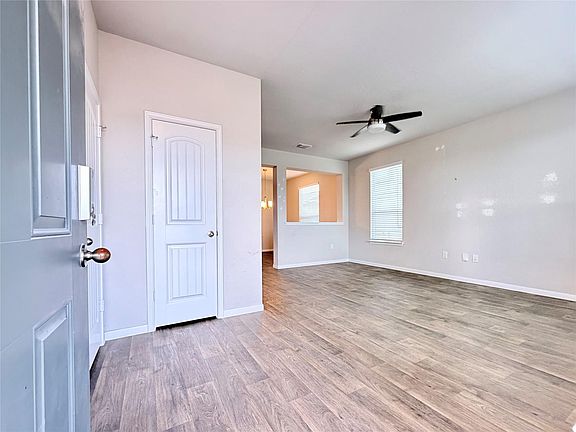 4th image of 10502 Fulton Ave