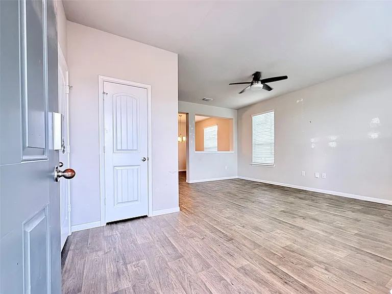 10502 Fulton Ave — Photo 4
