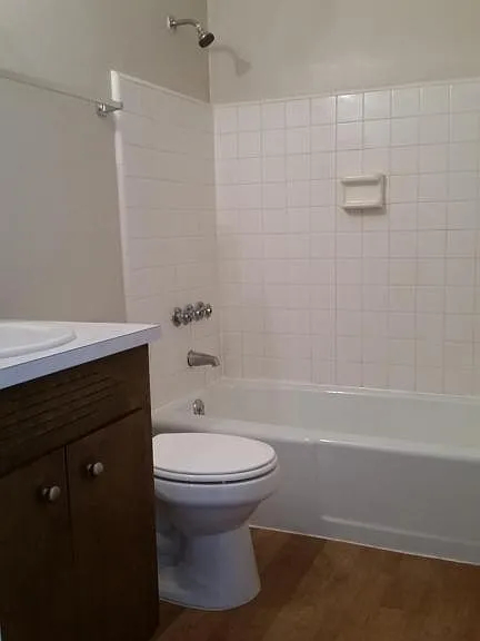 274 SE Kingwood Ave — Photo 4