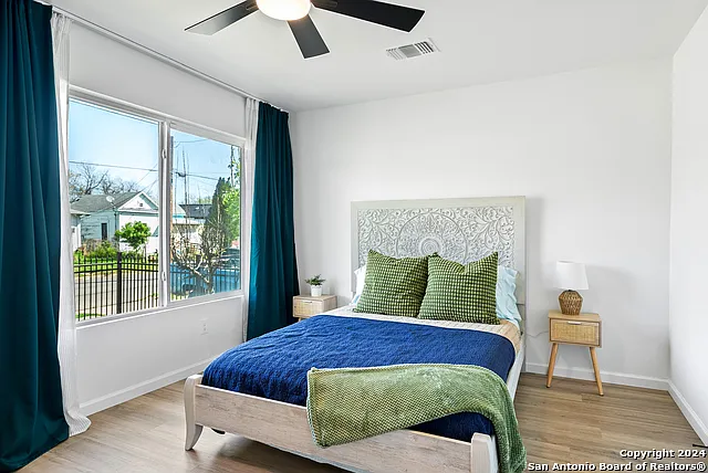 1102 Burleson St — Photo 24
