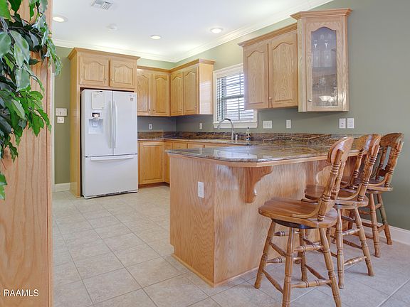5th image of 423 Lauren Dr