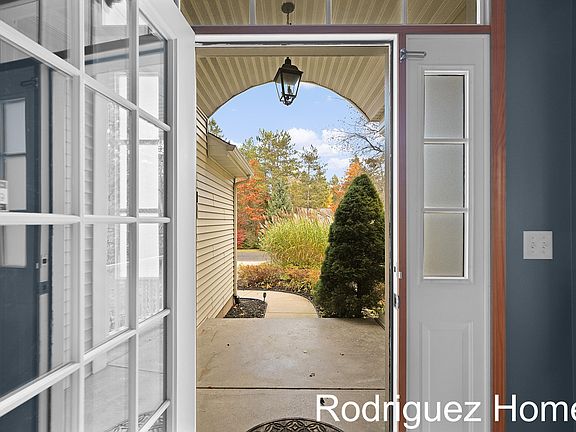 4th image of 12322 Holmden Dr NE