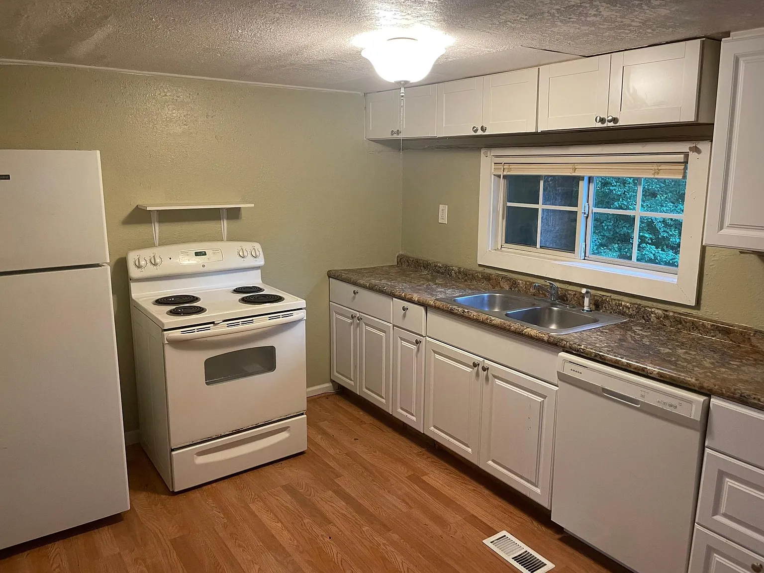 122 Jellico Ln — Photo 4