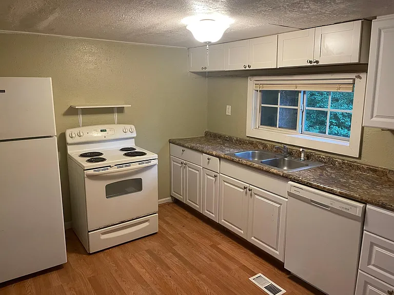 122 Jellico Ln — Photo 4