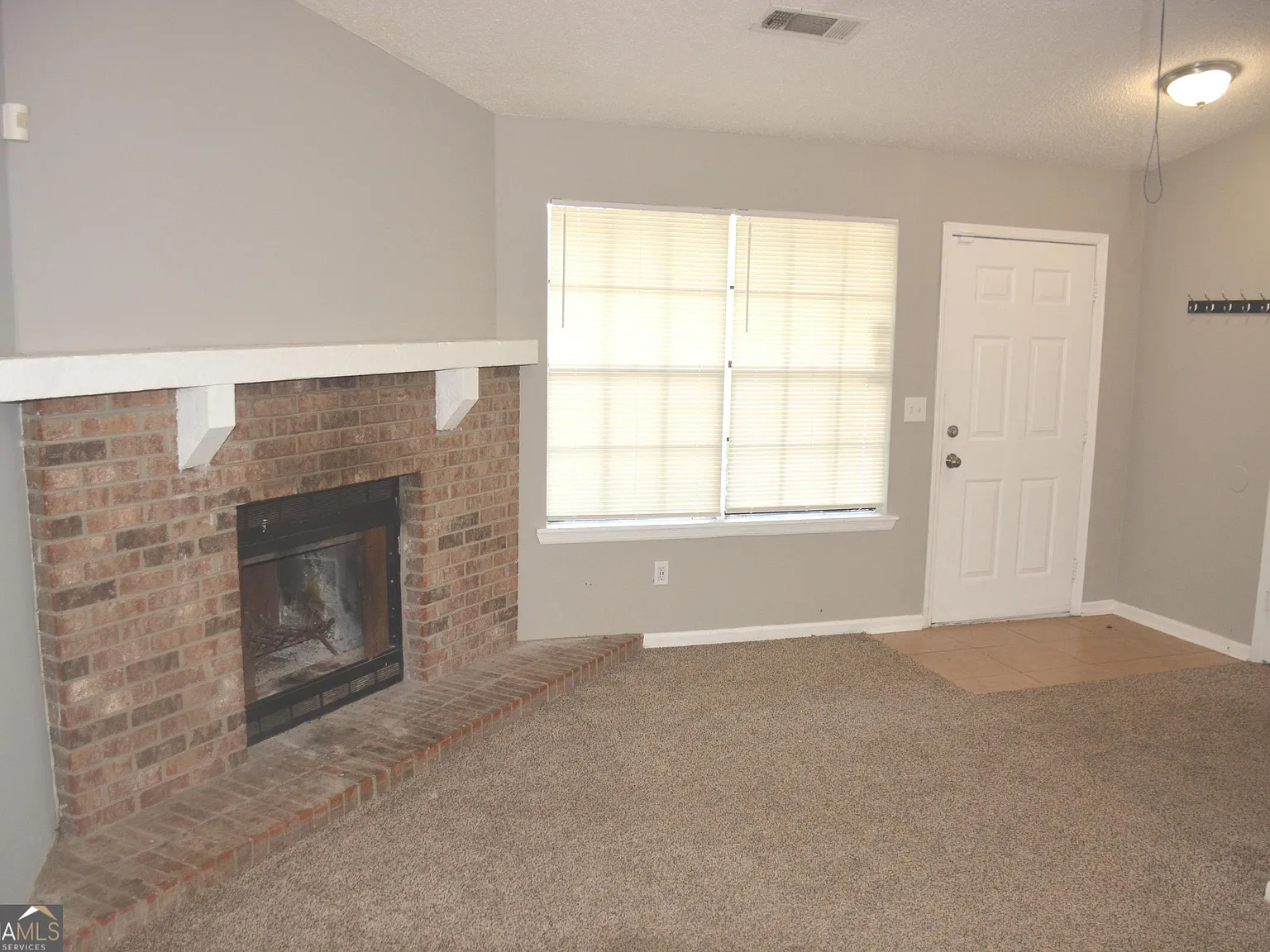 3 bed, 2.0 bath, 1222 sqft, $1,650 — Photo 3