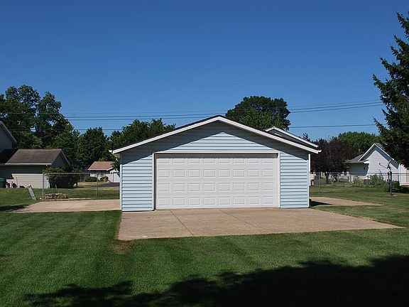 2nd image of 2267 Mariposa Dr