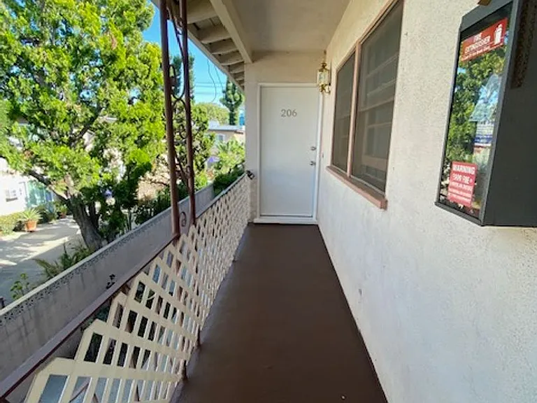 13759 Oxnard St — Photo 6