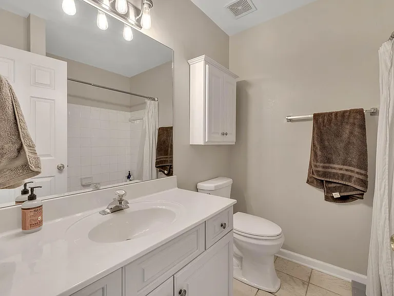 407 Normandy Cir — Photo 33