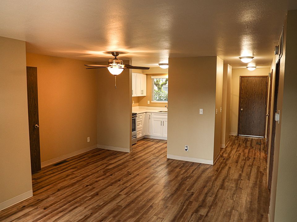 Living room at Village at Creekside Townhomes Salem OR