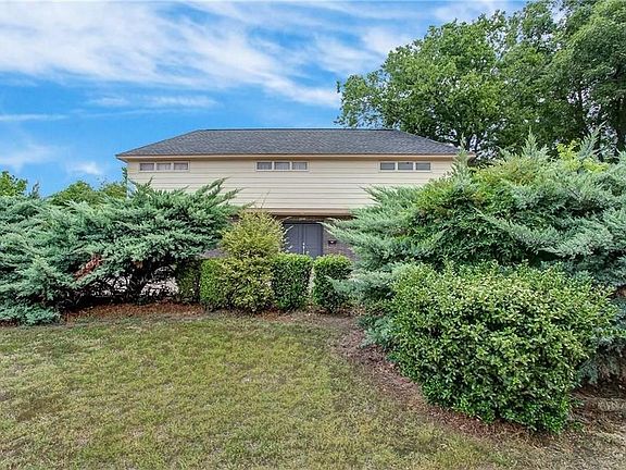 2nd image of 3220 Cortez Dr