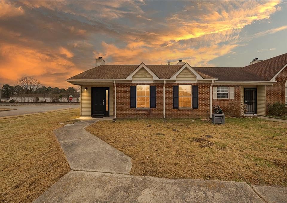 1st image of 1 Holly Hill Ct