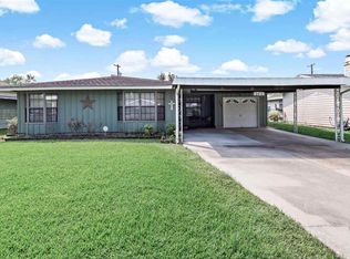 5402 W Groves Cir, Groves, TX 77619