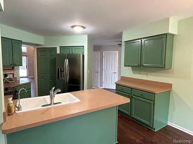3 bed, 2.5 bath, 2790 sqft, $2,800 — Photo 4