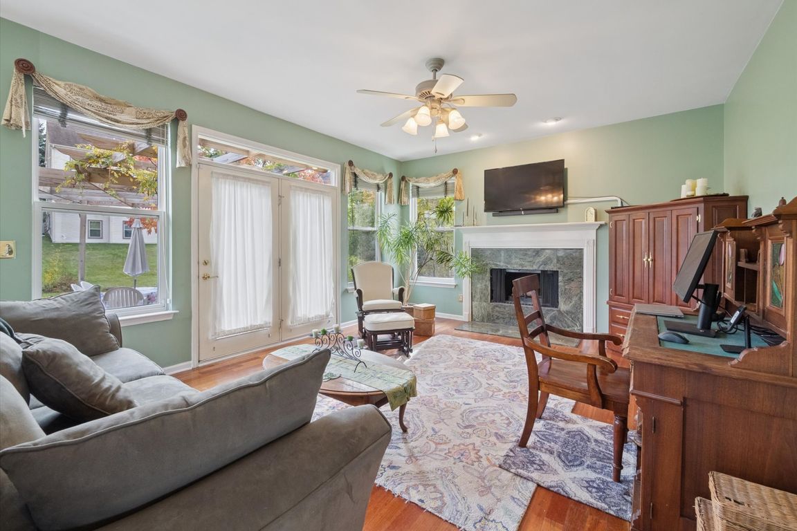 next background image