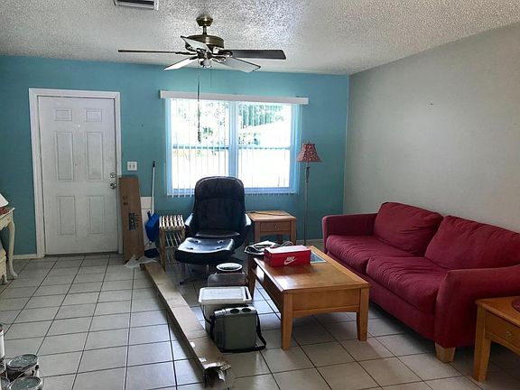 3rd image of 335 NE Solida Cir