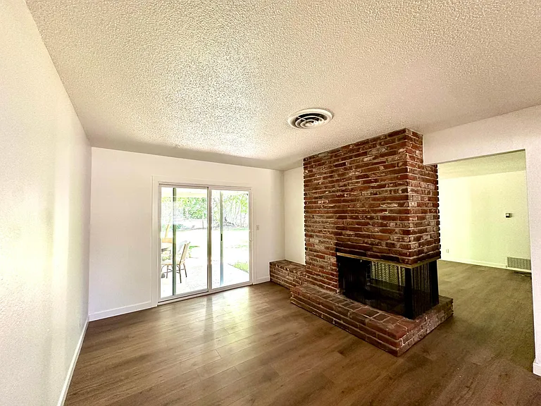 Second living room.
