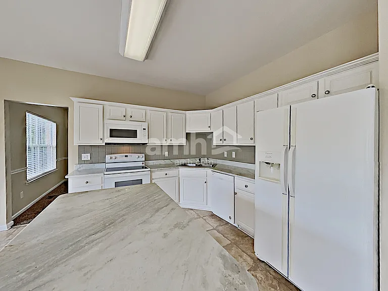 147 Grove Ln — Photo 9