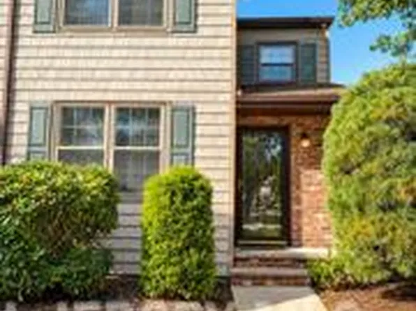 60 Pheasant Run, Edison, NJ 08820