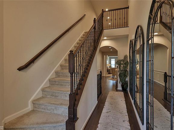 3rd image of 4756 Dealtrey Dr