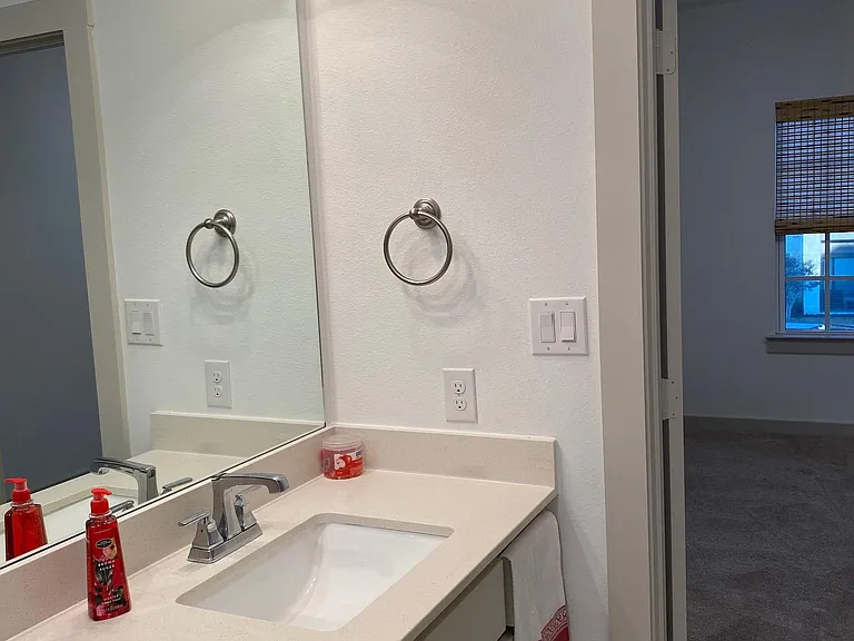 Upstair second full bath