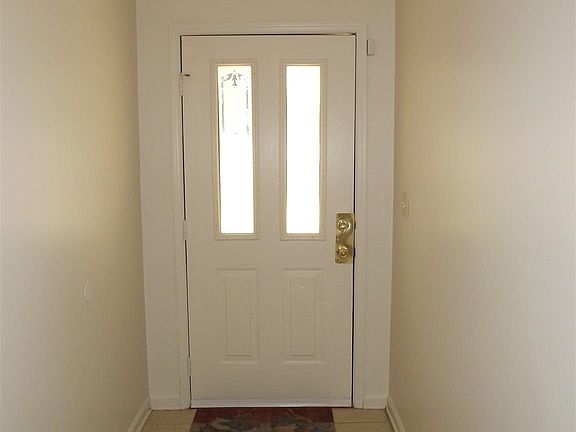 4th image of 280 Rosewood Dr