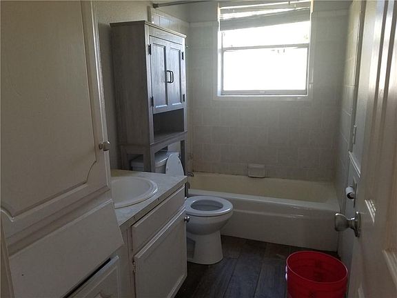 5th image of 628 Timber Ln