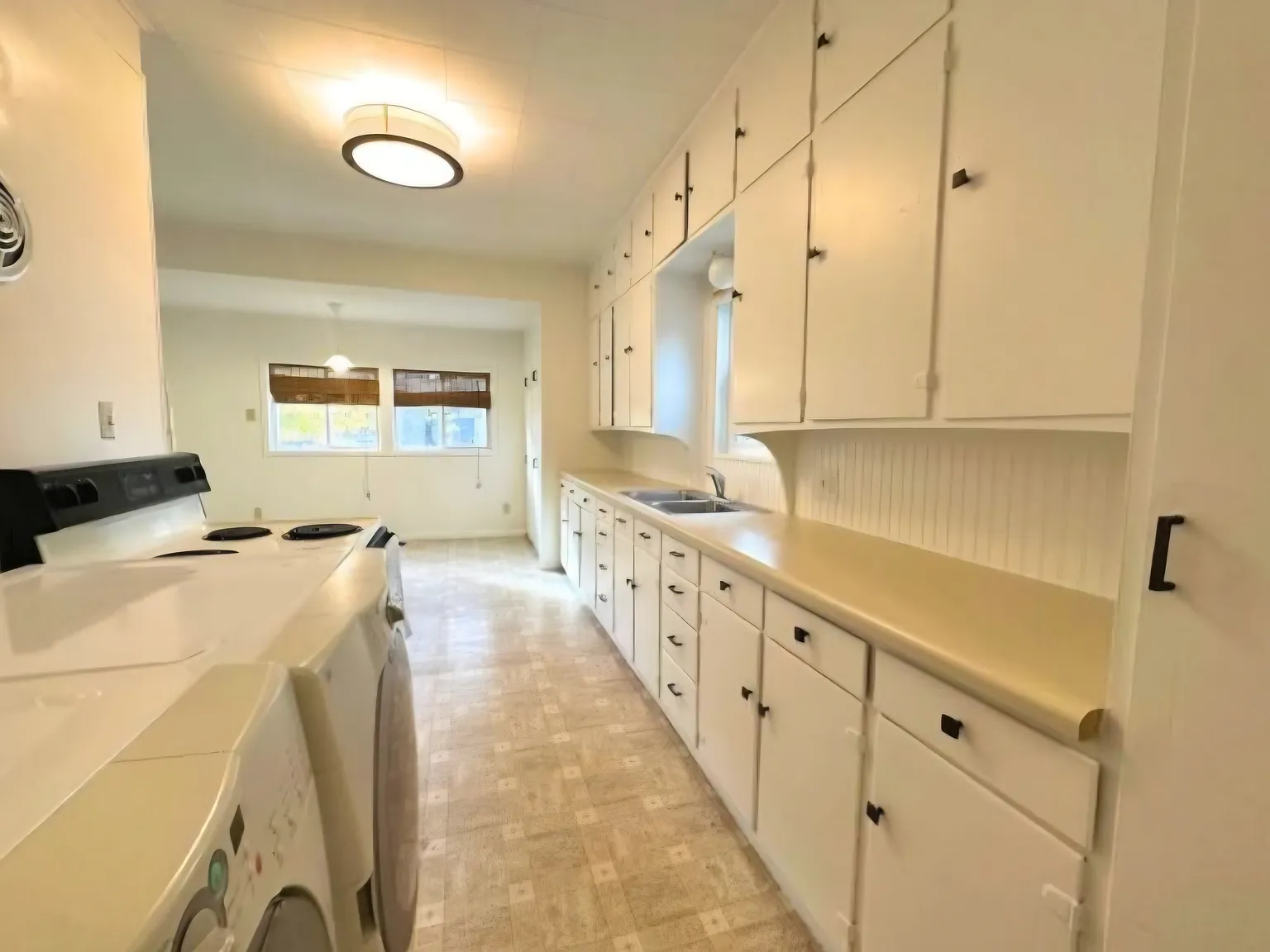 3 bed, 1200 sqft, $1,050 — Photo 2
