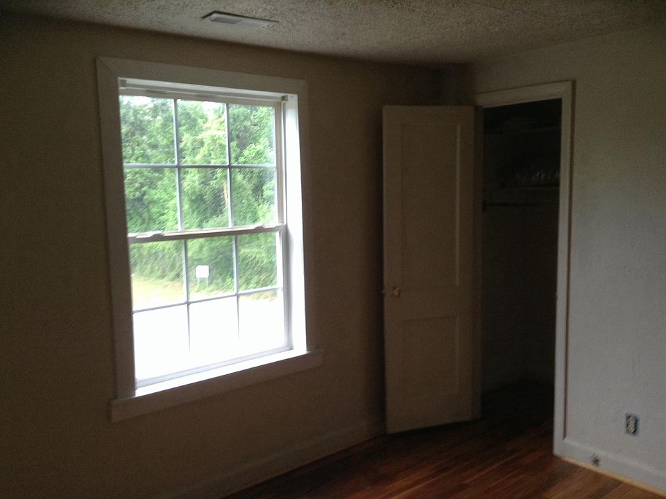 1st image of 204 Erwin St